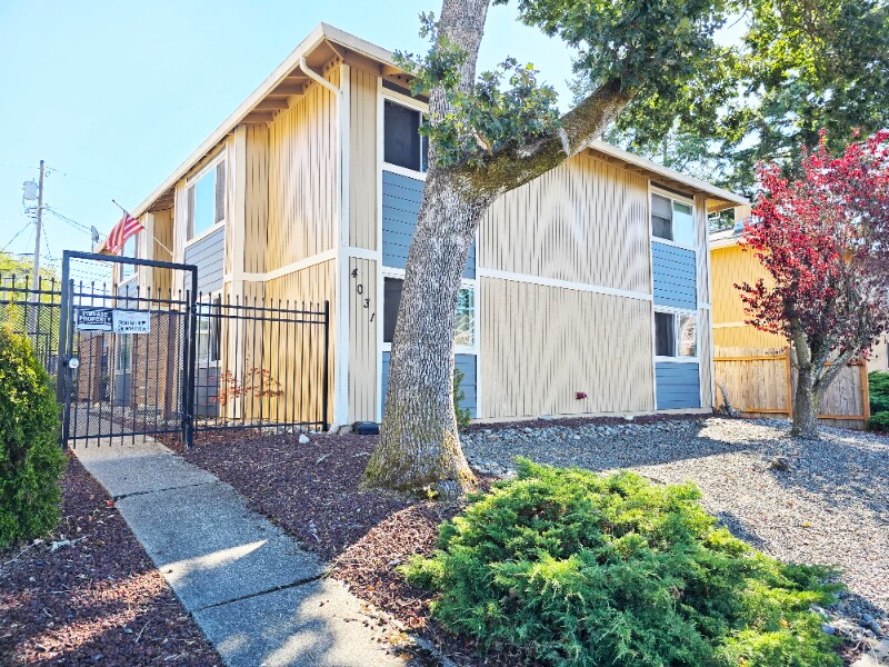 4031 S Warner St in Tacoma, WA - Foto de edificio