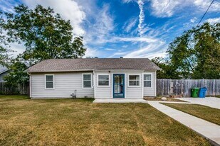 508 N Pine St in Roanoke, TX - Building Photo
