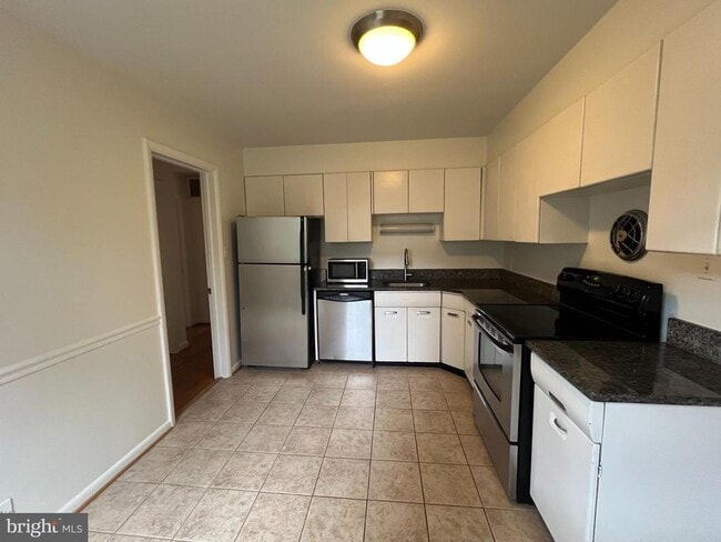 1716 Macon St in McLean, VA - Building Photo - Building Photo