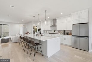 43489 Old Ryan Rd in Ashburn, VA - Building Photo