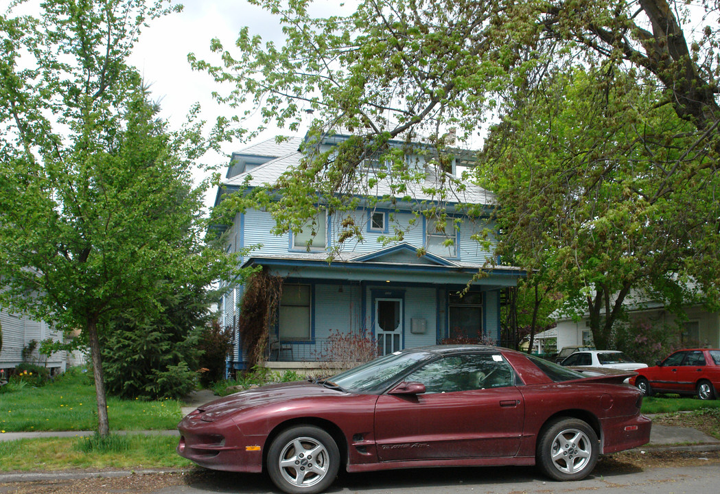 820 W Montgomery Ave in Spokane, WA - Foto de edificio