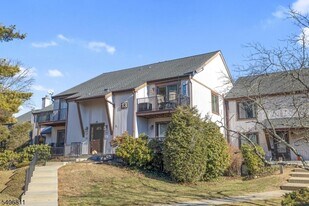 13228 Dell Pl in Stanhope, NJ - Building Photo