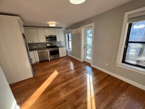 26 Chelsea St, Unit 3 in Boston, MA - Building Photo - Building Photo