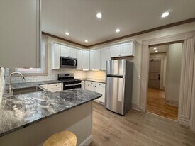 633 W Onondaga St, Unit 1 in Syracuse, NY - Building Photo