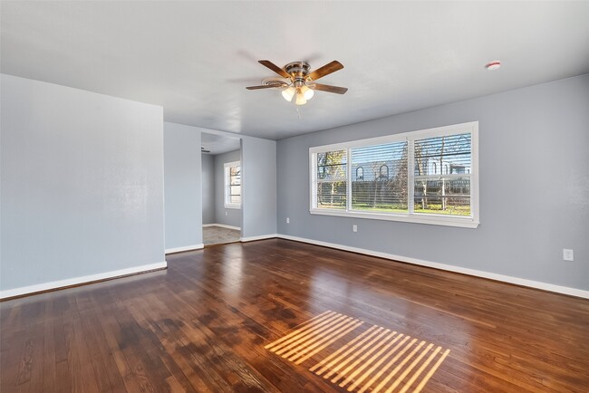 1205 Alpha Dr in Pasadena, TX - Building Photo - Building Photo