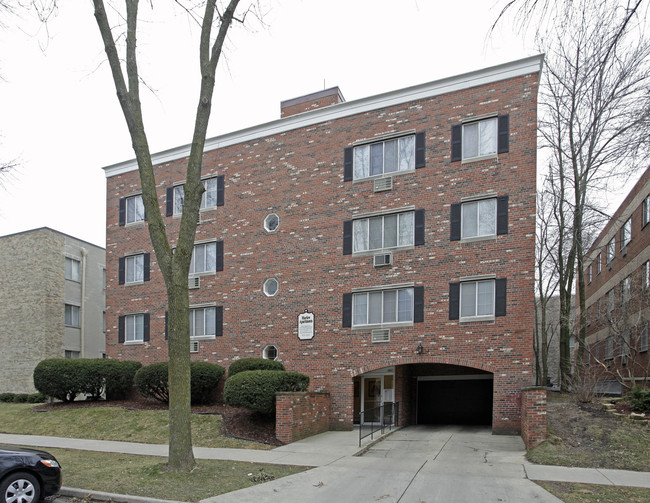 Marlew Apartments in Milwaukee, WI - Foto de edificio - Building Photo