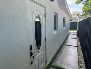 4290 SW 9th St in Miami, FL - Building Photo - Building Photo