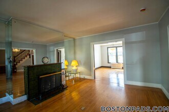 24 Leamington Rd in Boston, MA - Foto de edificio - Building Photo