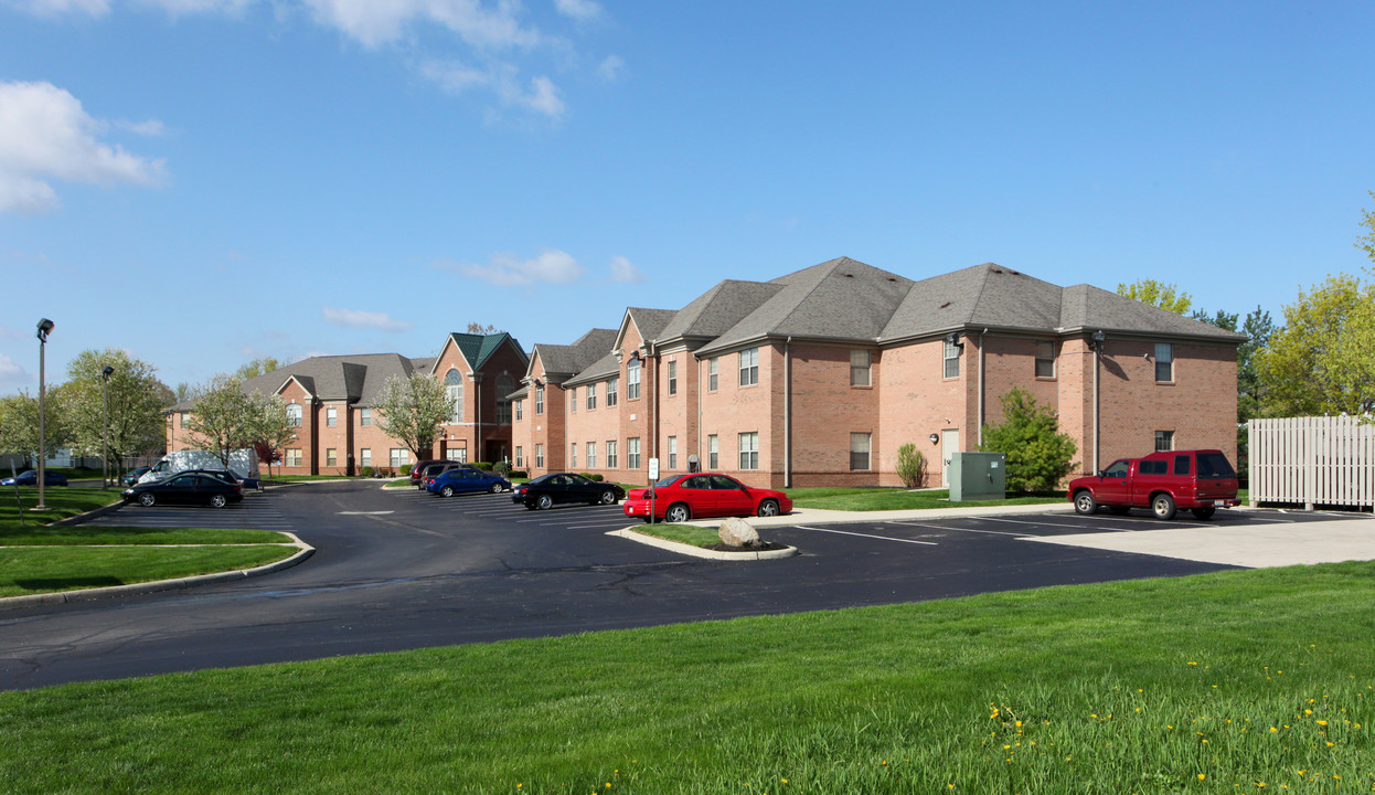 Village Place in Columbus, OH - Foto de edificio