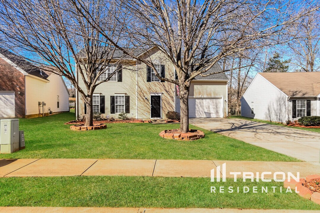 8331 Fox Swamp Rd in Charlotte, NC - Building Photo
