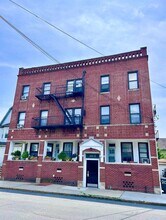 206 Montgomery Street Apartments in Bloomfield, NJ - Building Photo - Building Photo