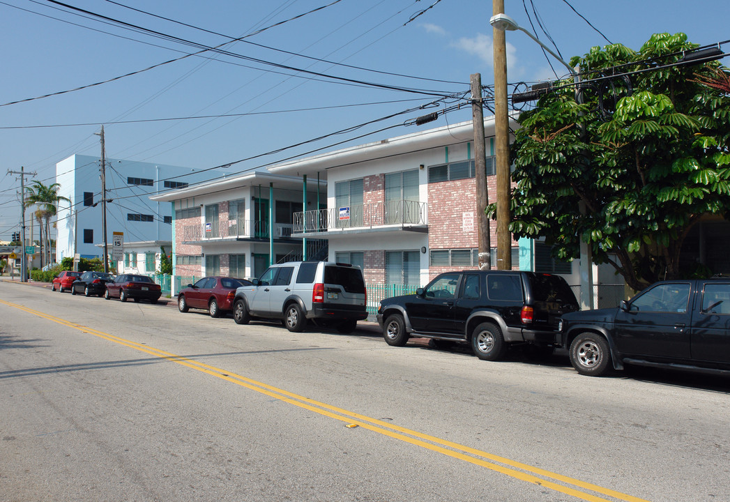 7730-7740 Dickens Ave in Miami Beach, FL - Foto de edificio