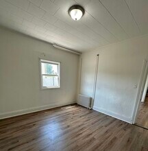 33 E 18th St in Bayonne, NJ - Building Photo - Building Photo