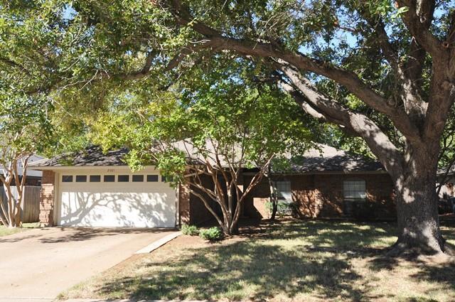 2601 Bayberry Ln in Euless, TX - Building Photo