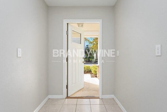 5559 Mercado Dr in Port Richey, FL - Foto de edificio - Building Photo