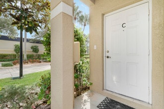 110 Lighthouse Cir in Jupiter, FL - Building Photo - Building Photo