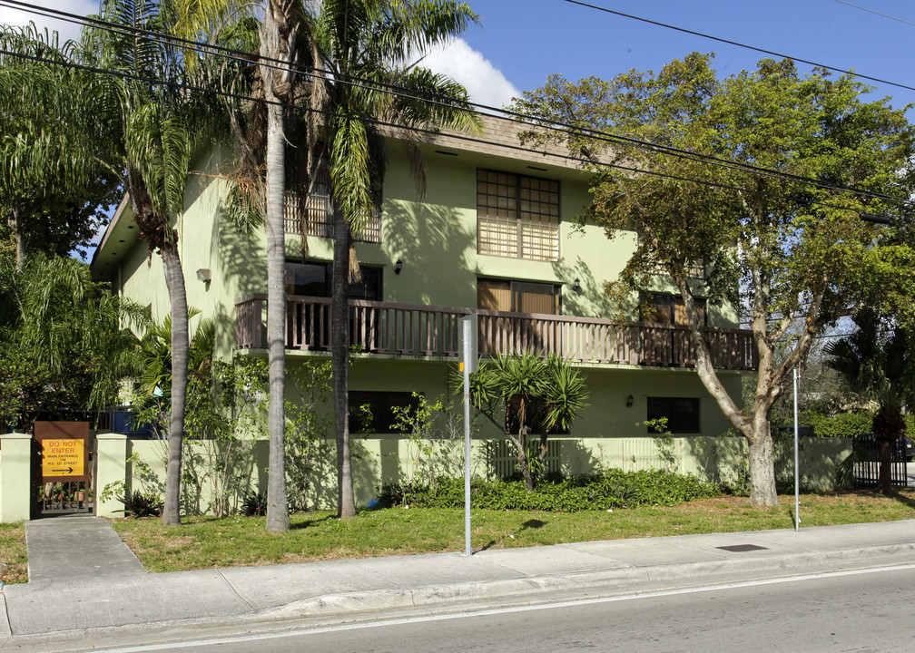 13090 NE 6th Ave in North Miami, FL - Foto de edificio