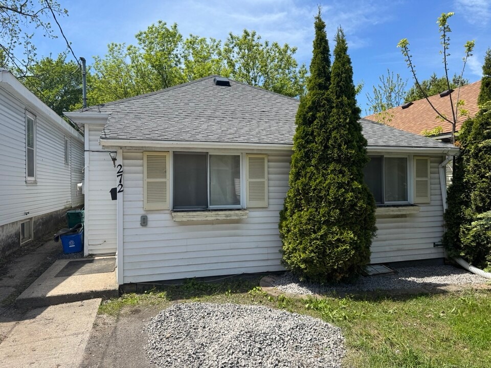 272 Patrick St in Kingston, ON - Building Photo