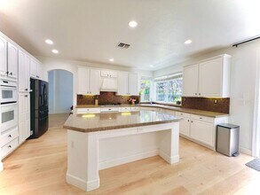 200 Knapp Ct in El Dorado Hills, CA - Foto de edificio - Building Photo