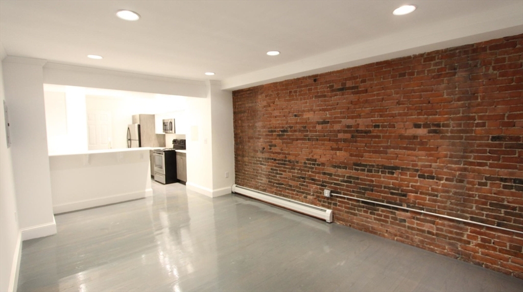 127 St Botolph St in Boston, MA - Building Photo