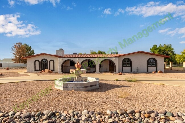 property at 3026 E Campbell Rd