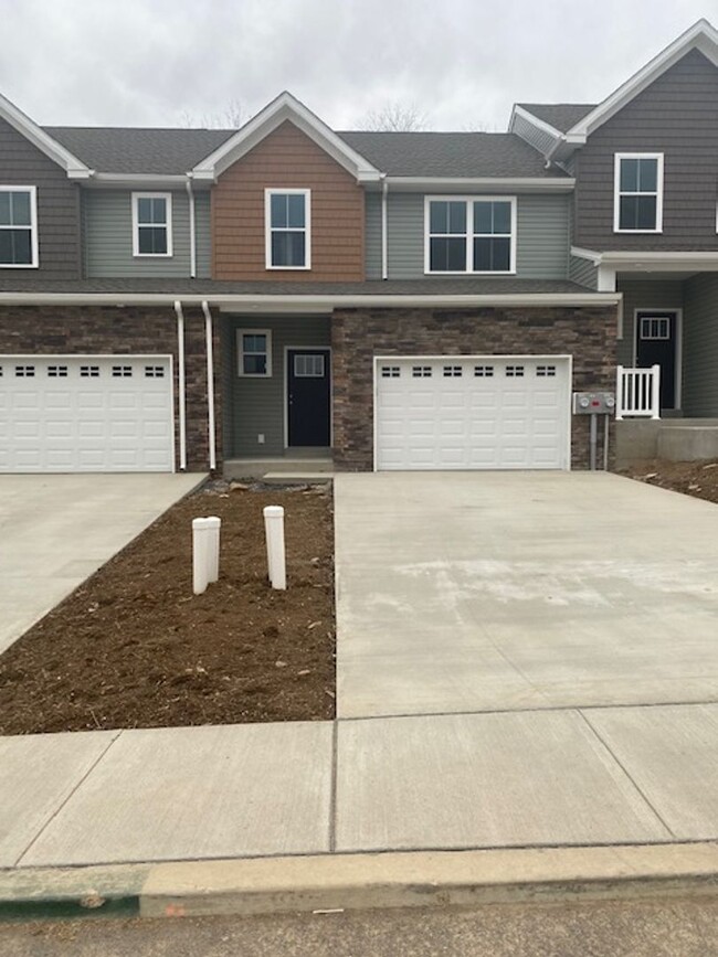 property at 8 Hubbardton Ct