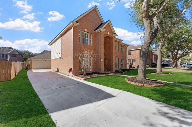 11910 McKinney Falls Ln in Sugar Land, TX - Building Photo - Building Photo