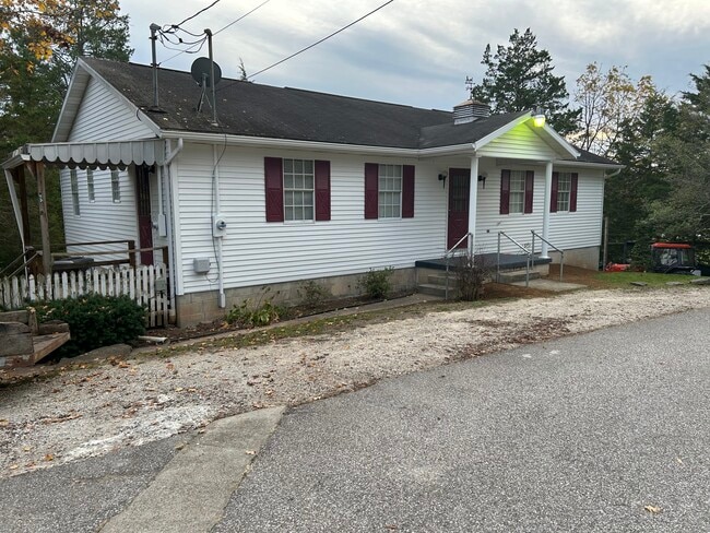 1 Lakeview Dr in Barboursville, WV - Building Photo - Building Photo