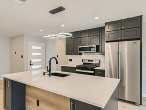 10608 Barnhill Dr in Austin, TX - Building Photo - Building Photo