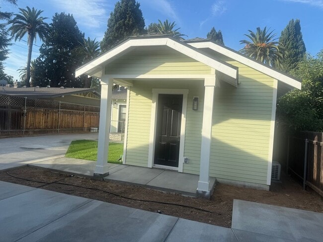 property at 4033 Linwood Pl