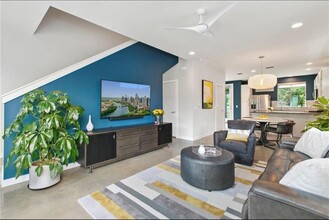 705 N Bluff Dr in Austin, TX - Building Photo - Building Photo