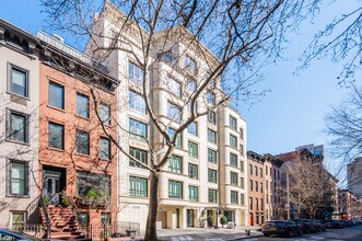 Manor 82 in New York, NY - Building Photo - Building Photo