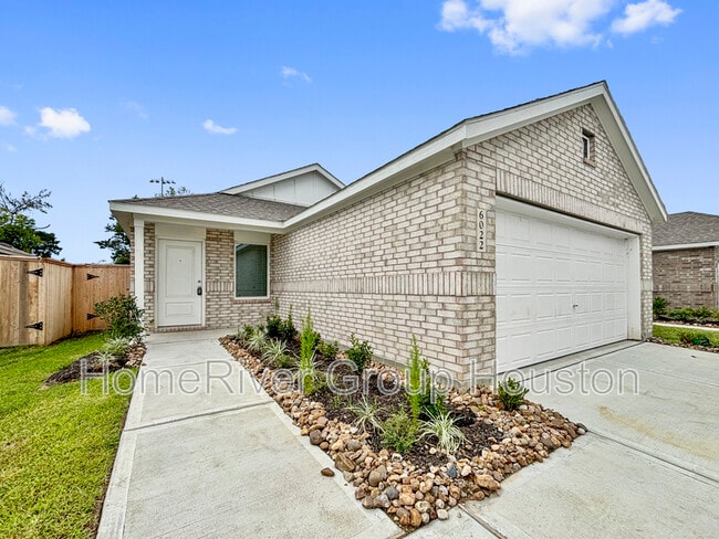 6022 Starling Dr in Baytown, TX - Building Photo - Building Photo