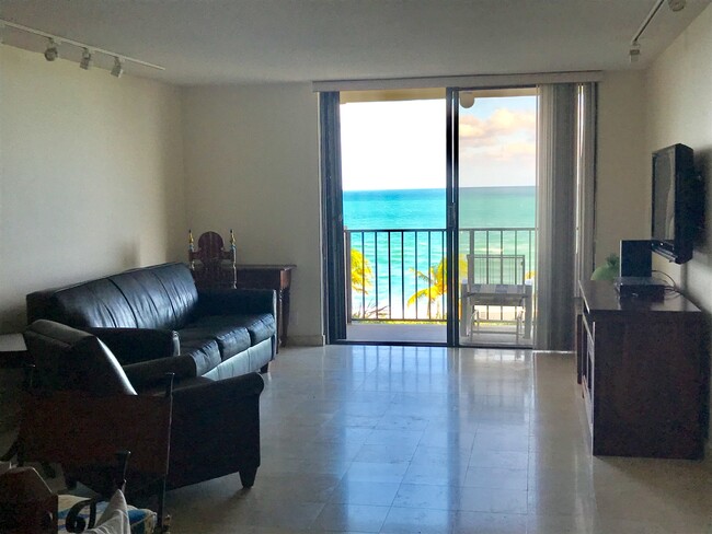 2625 Collins Ave, Unit 605 in Miami, FL - Building Photo - Building Photo