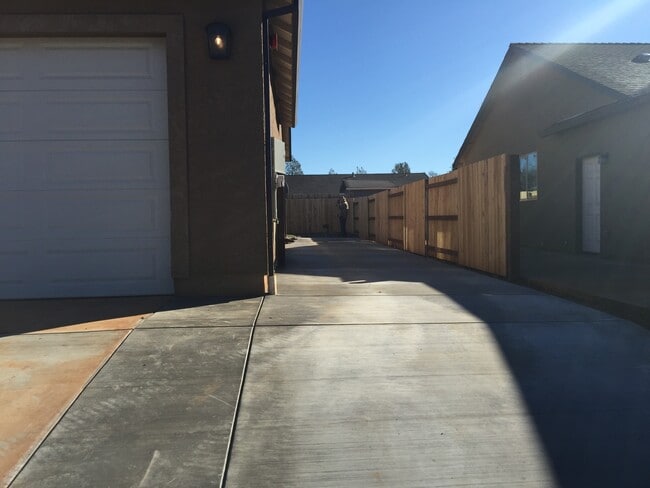 4343 Paulson Ln in Redding, CA - Building Photo - Building Photo