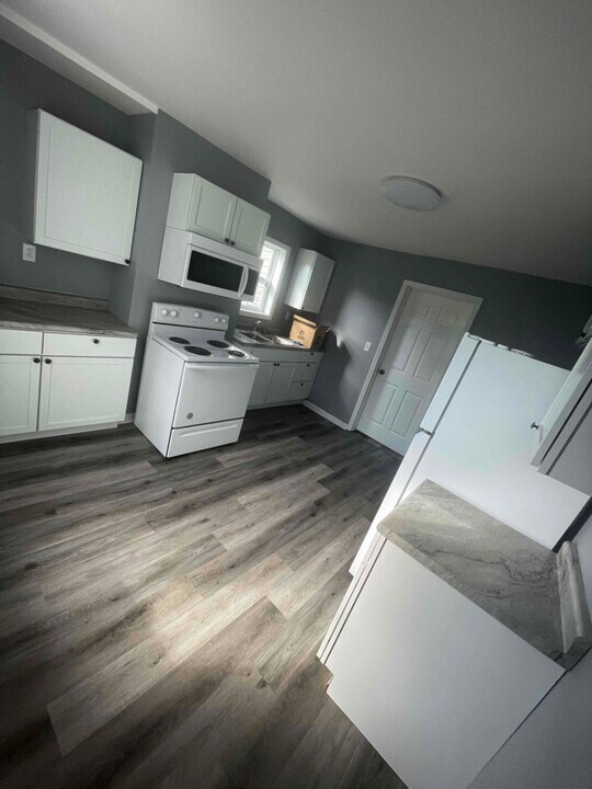 406 W Morrison St in Fayette, MO - Building Photo