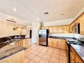 8085 Marin Pointe Ave in Las Vegas, NV - Foto de edificio - Building Photo