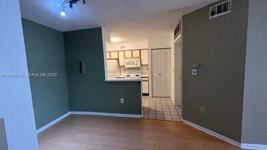 2820 N Oakland Forest Dr in Oakland Park, FL - Building Photo - Building Photo