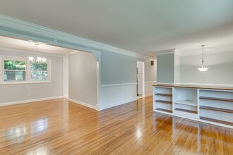 5515 Helmont Dr in Oxon Hill, MD - Building Photo - Building Photo