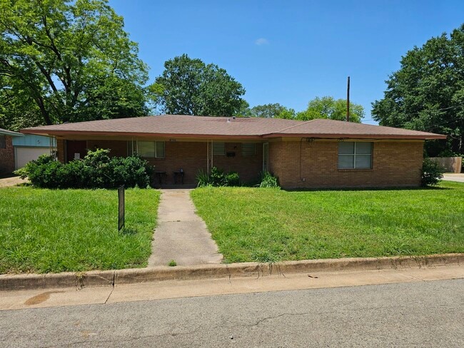 2622 N Tenneha Ave in Tyler, TX - Building Photo - Building Photo