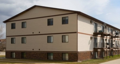 Oak Court in Fargo, ND - Building Photo