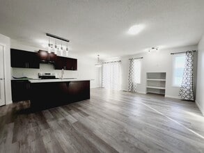 7301 Armour Cres SW in Edmonton, AB - Building Photo - Building Photo