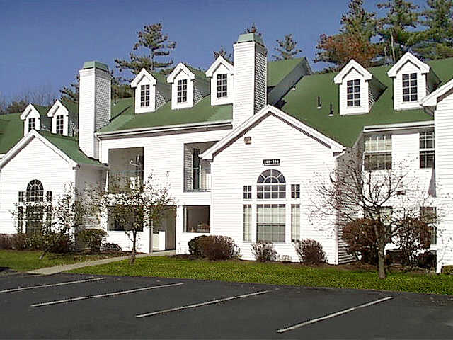 Rosemeade Apartments in Southbridge, MA - Building Photo