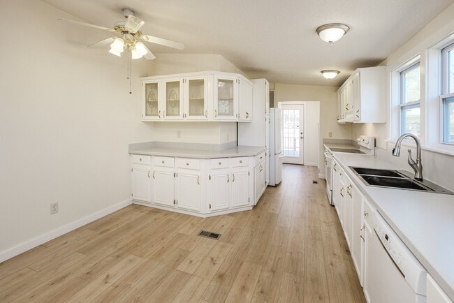 3444 Mt Lebanon Rd in Campobello, SC - Building Photo - Building Photo