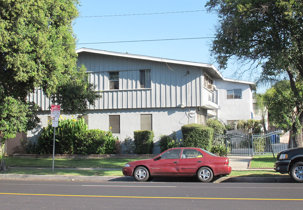 18013 Roscoe Blvd in Northridge, CA - Building Photo