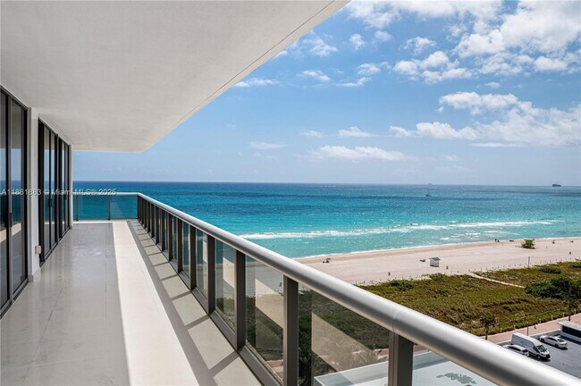 5875 Collins Ave, Unit 12002 in Miami, FL - Building Photo - Building Photo