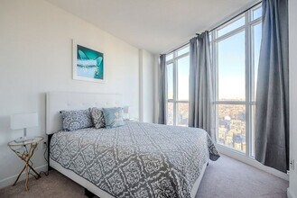 120 Fort York Blvd in Toronto, ON - Building Photo - Building Photo