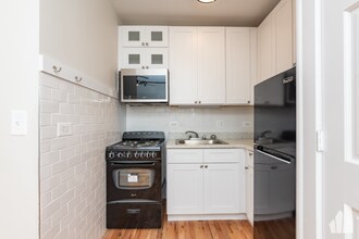 4526 N Sheridan Rd-Unit -2 in Chicago, IL - Building Photo - Building Photo
