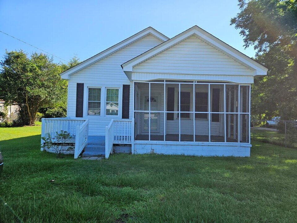 1855 Roche in Oswego, SC - Building Photo