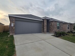 212 Camargue Dr in Hutto, TX - Foto de edificio - Building Photo
